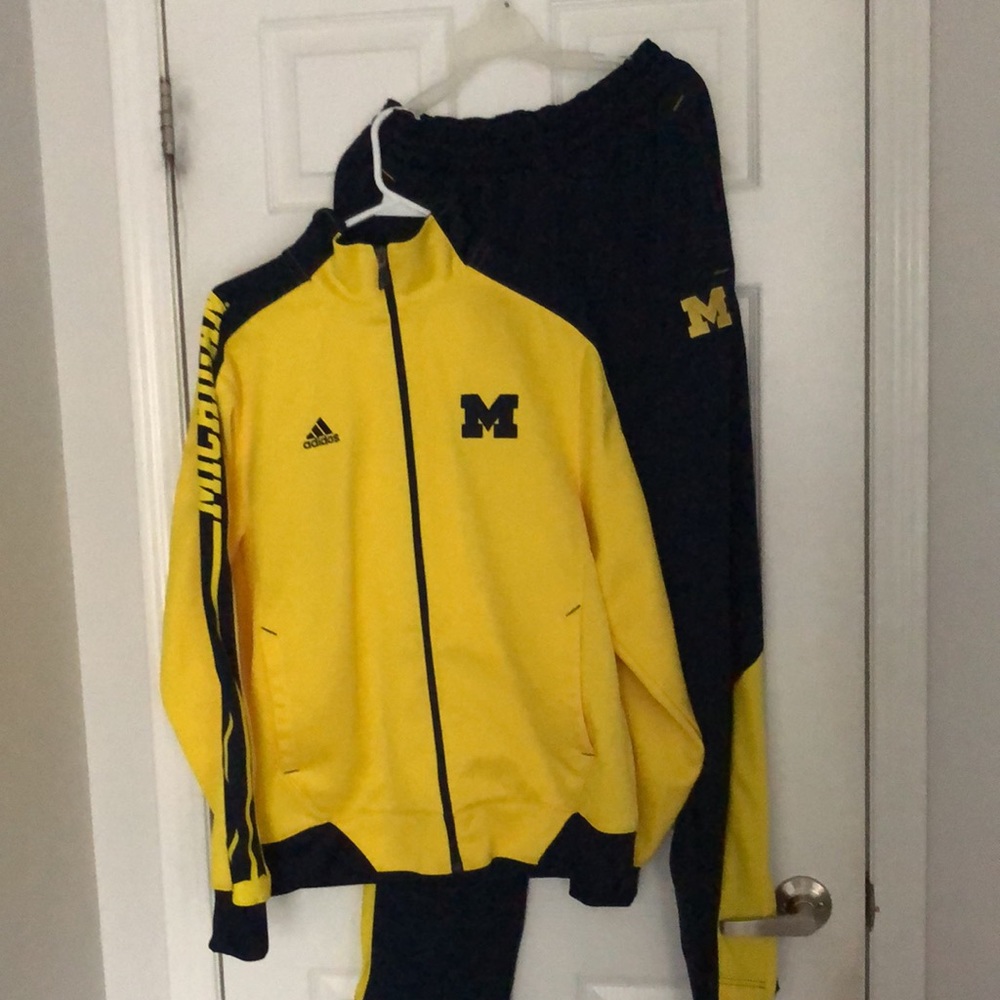 NEW Full Basketball Michigan 2 Piece Set!